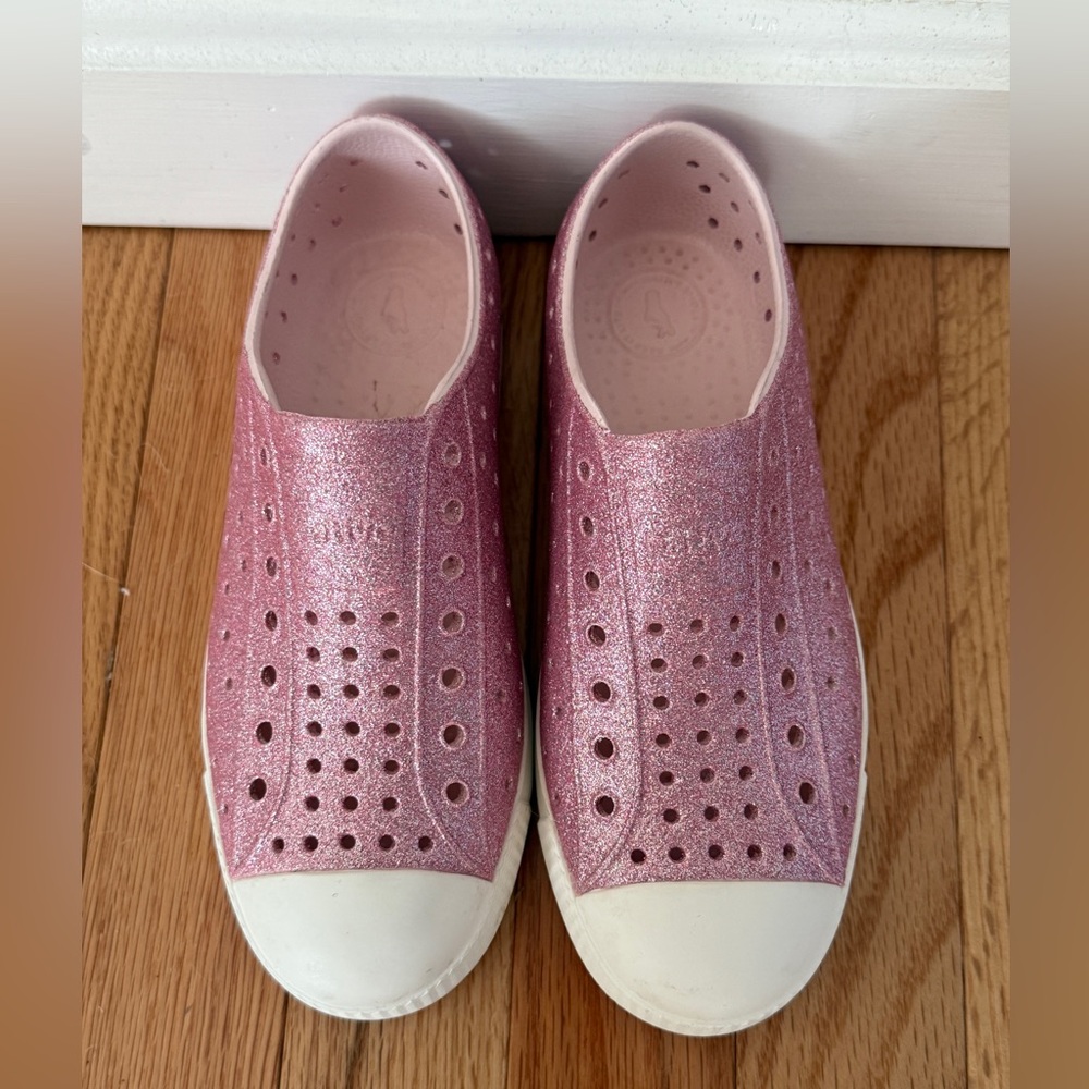 Native Shoes - J2
Jefferson Pink Glitter